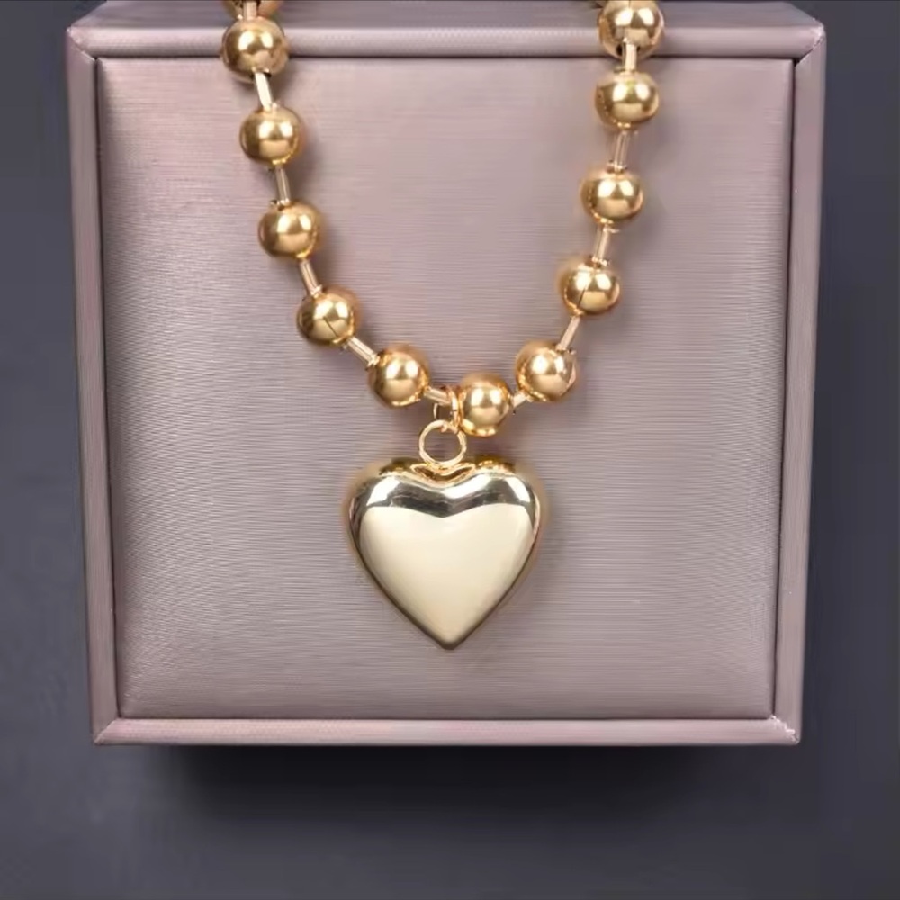 NWOT Stainless Steel Hip Hop Big Heart Pendant Necklace in Gold